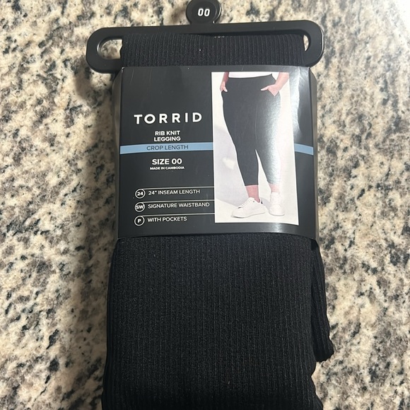 Torrid Crop Signature Waist Rib Knit Pocket Legging 00X - Picture 2 of 2